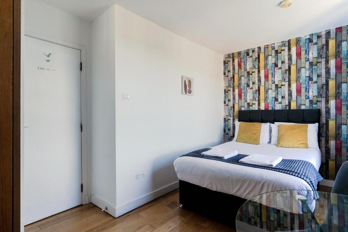 Portobello Road Artistic Studios 'Budget' Londra Camera foto